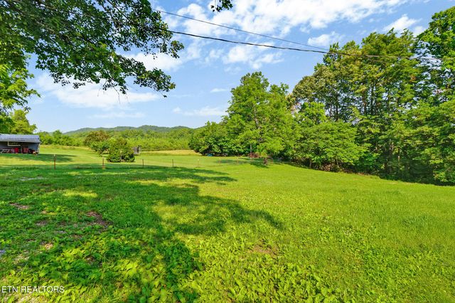 857 Poplar Creek Rd, Oliver Springs, TN 37840