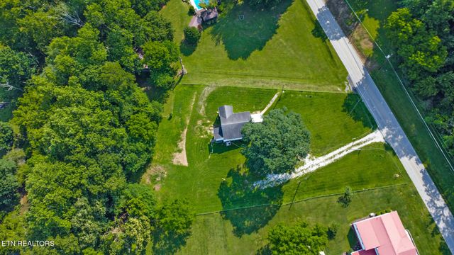 857 Poplar Creek Rd, Oliver Springs, TN 37840