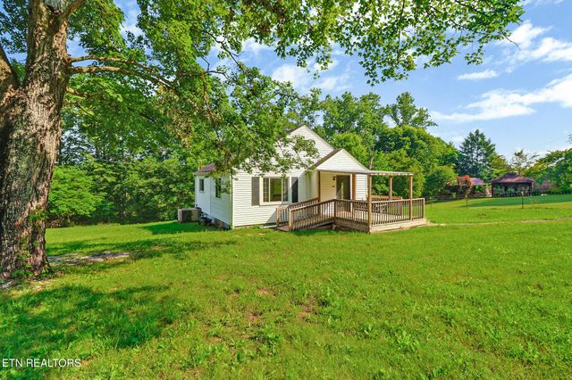 857 Poplar Creek Rd, Oliver Springs, TN 37840