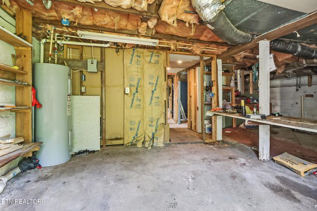 857 Poplar Creek Rd, Oliver Springs, TN 37840