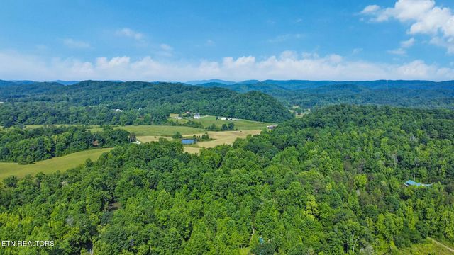 857 Poplar Creek Rd, Oliver Springs, TN 37840