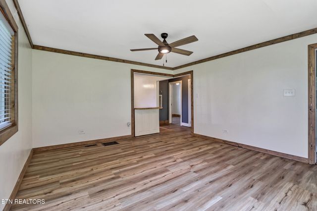 857 Poplar Creek Rd, Oliver Springs, TN 37840