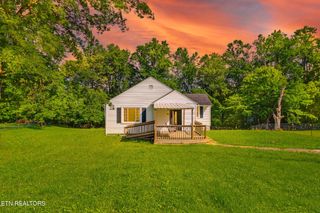 857 Poplar Creek Rd, Oliver Springs, TN 37840