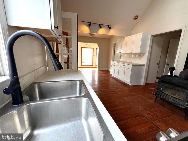 2932 KERNS SCHOOL RD, Springfield, WV 26763