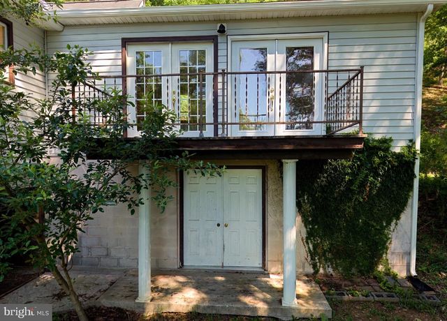 2932 KERNS SCHOOL RD, Springfield, WV 26763