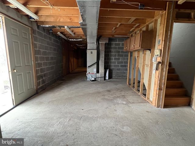 2932 KERNS SCHOOL RD, Springfield, WV 26763