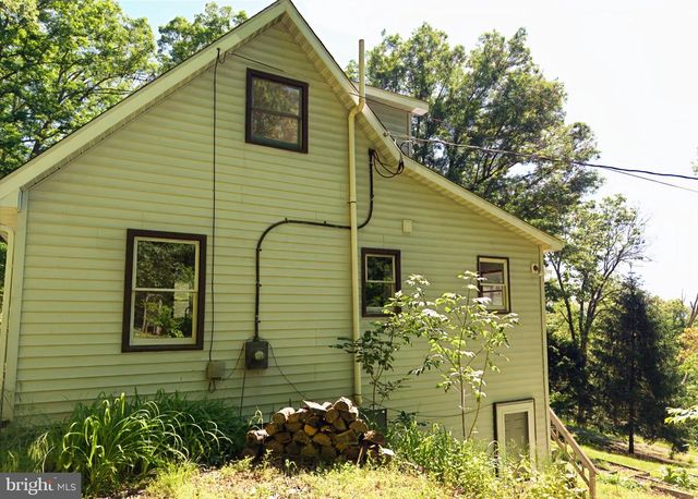 2932 KERNS SCHOOL RD, Springfield, WV 26763