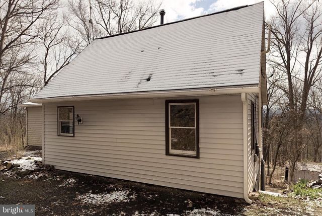2932 KERNS SCHOOL RD, Springfield, WV 26763