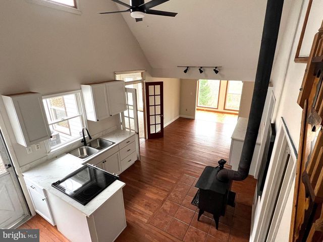 2932 KERNS SCHOOL RD, Springfield, WV 26763