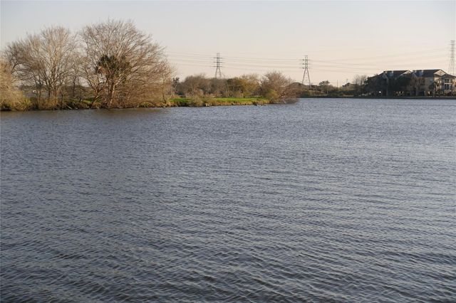 18800 Egret Bay Boulevard 905, Webster, TX 77058