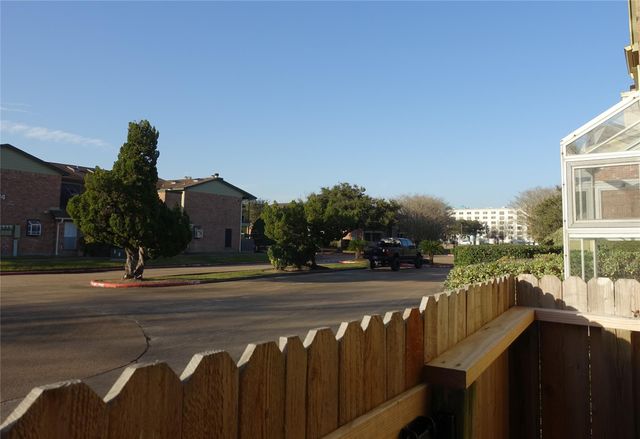 18800 Egret Bay Boulevard 905, Webster, TX 77058