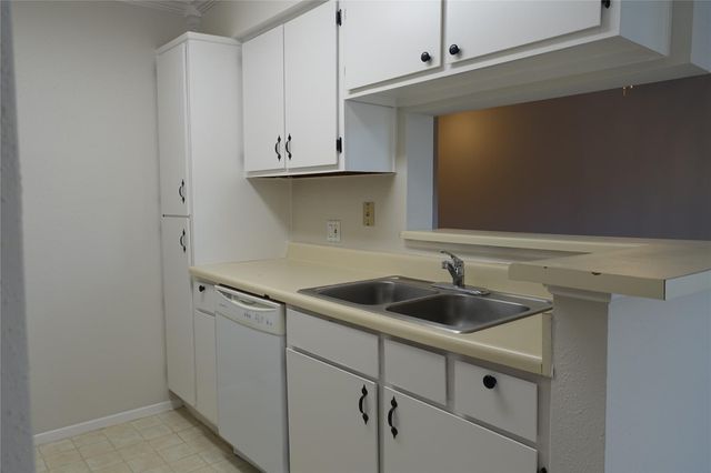 18800 Egret Bay Boulevard 905, Webster, TX 77058