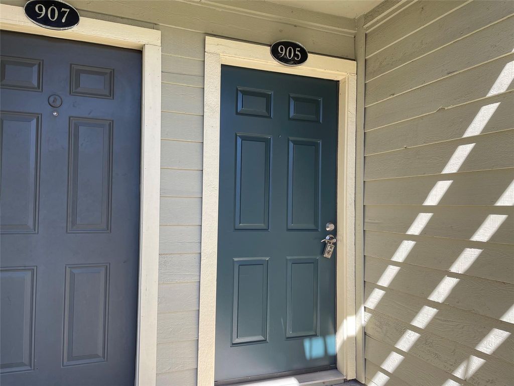 18800 Egret Bay Boulevard 905, Webster, TX 77058