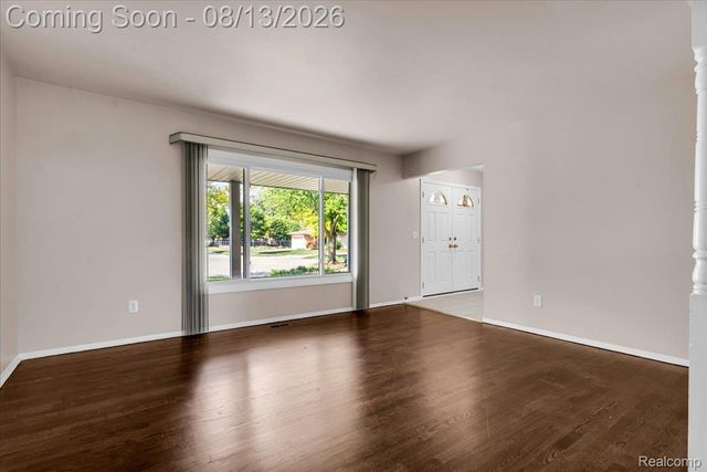 1216 Charrington Drive, Troy, MI 48083