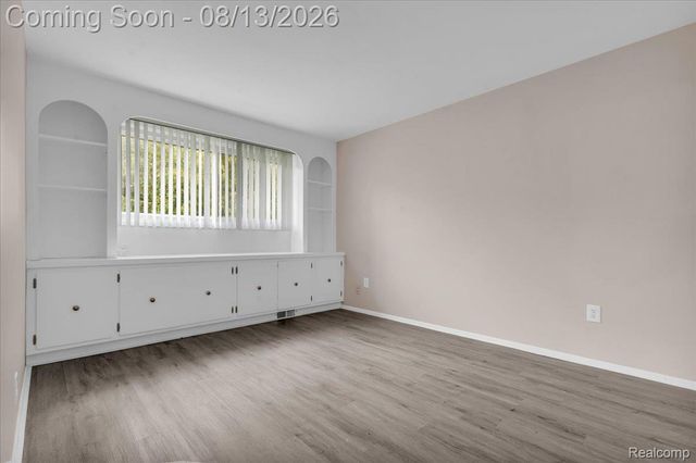 1216 Charrington Drive, Troy, MI 48083