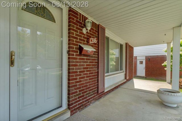 1216 Charrington Drive, Troy, MI 48083