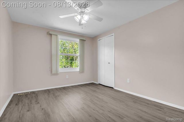 1216 Charrington Drive, Troy, MI 48083