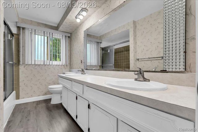 1216 Charrington Drive, Troy, MI 48083