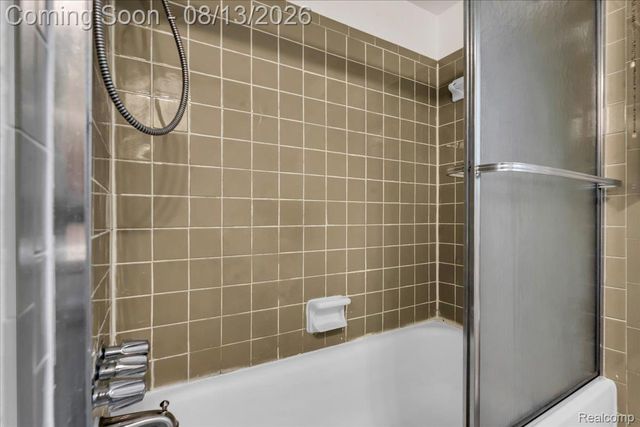1216 Charrington Drive, Troy, MI 48083