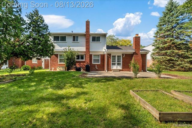 1216 Charrington Drive, Troy, MI 48083