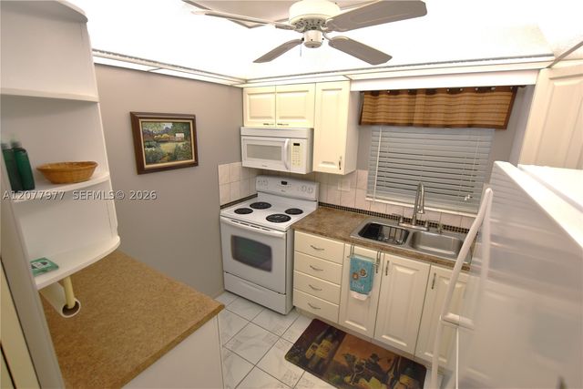 2971 Crosley Dr W F, West Palm Beach, FL 33415