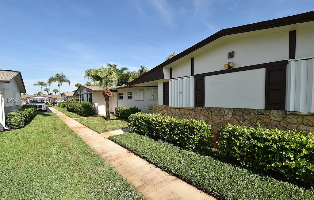 2971 Crosley Dr W F, West Palm Beach, FL 33415