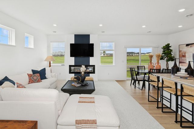4026 Hayward Avenue N, Oakdale, MN 55128