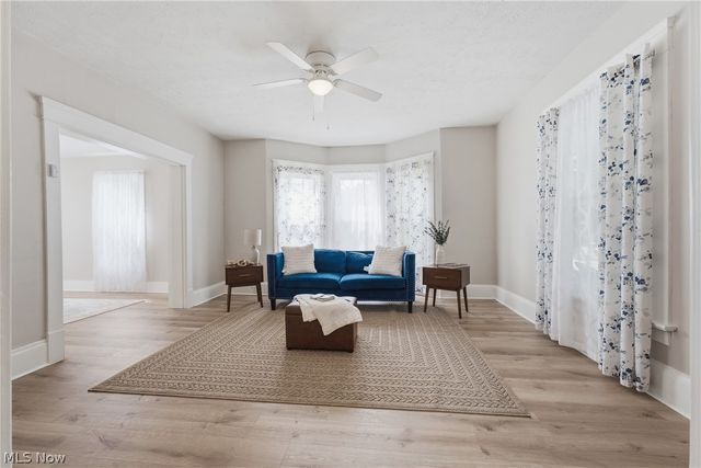 284 E Park Avenue, Barberton, OH 44203