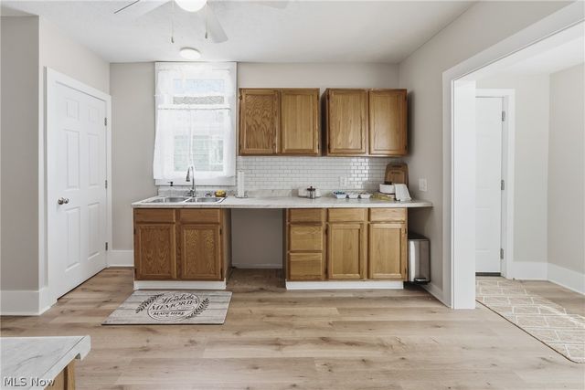 284 E Park Avenue, Barberton, OH 44203