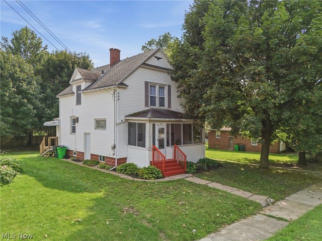 284 E Park Avenue, Barberton, OH 44203