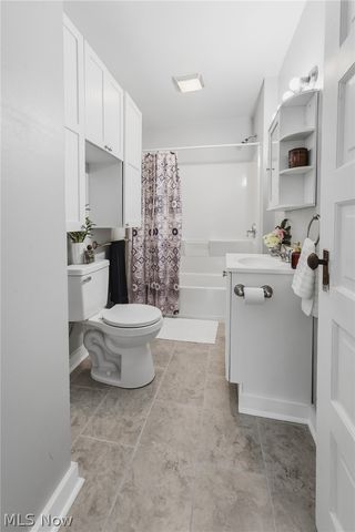 284 E Park Avenue, Barberton, OH 44203