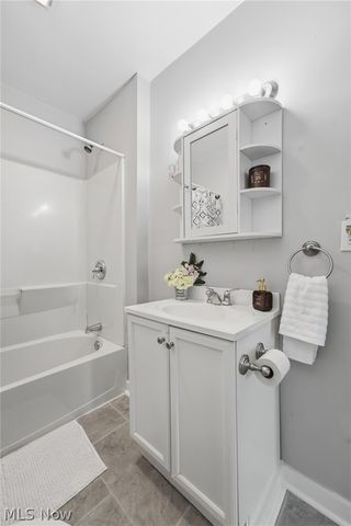 284 E Park Avenue, Barberton, OH 44203