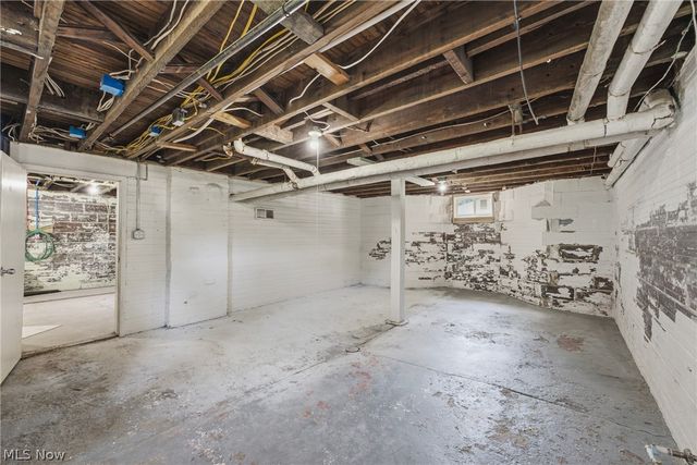 284 E Park Avenue, Barberton, OH 44203