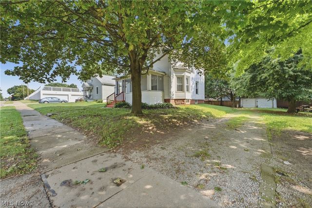 284 E Park Avenue, Barberton, OH 44203