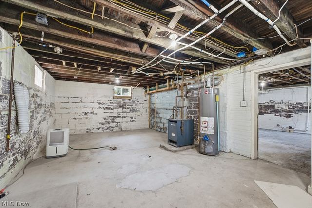 284 E Park Avenue, Barberton, OH 44203