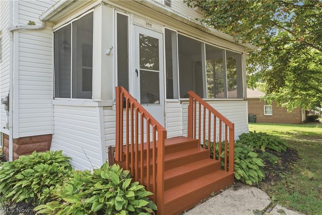 284 E Park Avenue, Barberton, OH 44203
