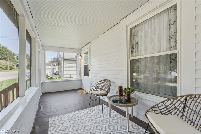 284 E Park Avenue, Barberton, OH 44203