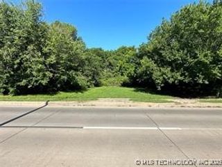 1016 N Wood Drive, Okmulgee, OK 74447