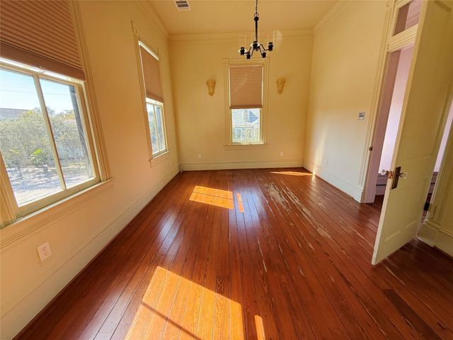 3128 Avenue L, Galveston, TX 77550