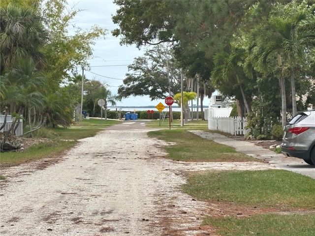 512 TENNESSEE AVENUE, Crystal Beach, FL 34681