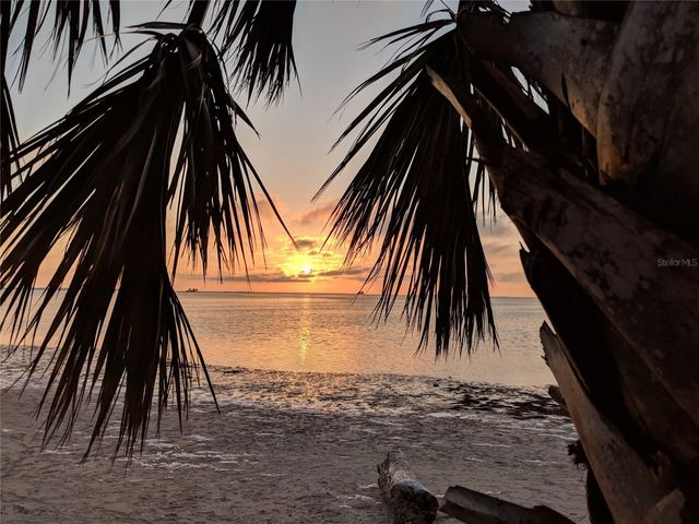 512 TENNESSEE AVENUE, Crystal Beach, FL 34681