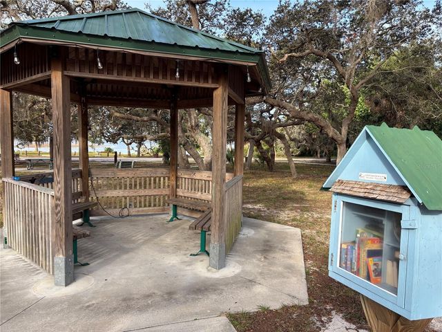 512 TENNESSEE AVENUE, Crystal Beach, FL 34681