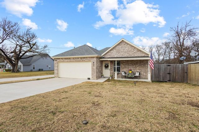 501 E 15th Street, Bonham, TX 75418