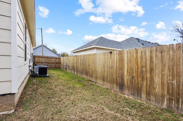 501 E 15th Street, Bonham, TX 75418