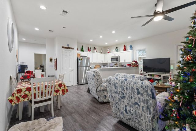 501 E 15th Street, Bonham, TX 75418