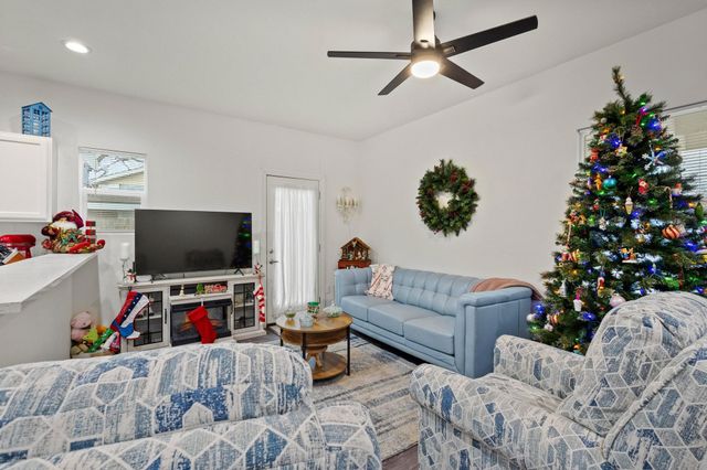 501 E 15th Street, Bonham, TX 75418