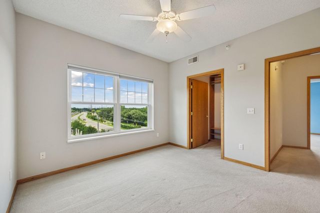 4824 E 53rd Street 501, Minneapolis, MN 55417