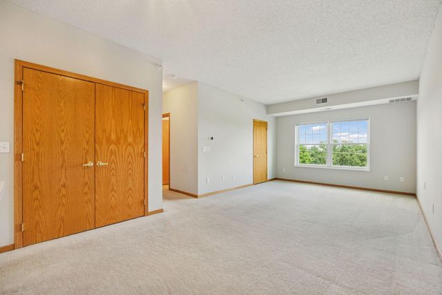 4824 E 53rd Street 501, Minneapolis, MN 55417