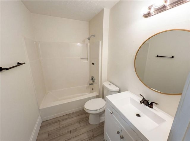 124 Creekview Drive, Woodstock, GA 30188