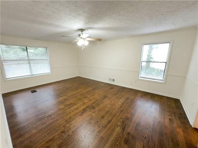 124 Creekview Drive, Woodstock, GA 30188